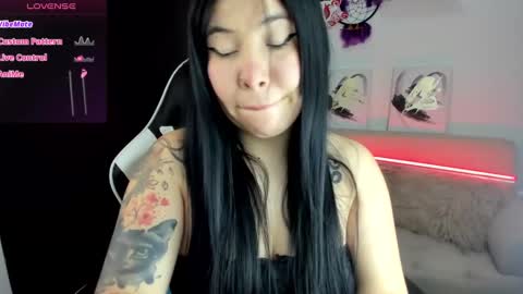 Snapshot of daahanna_ chatting on 10.11.25 Ailyn online show from 10.11.25