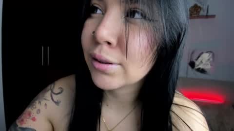 Snapshot of daahanna_ chatting on 10.17.25 Ailyn online show from 10.17.25