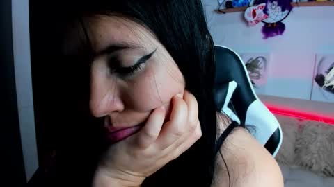 Snapshot of daahanna_ chatting on 11.27.25 Ailyn online show from 11.27.25