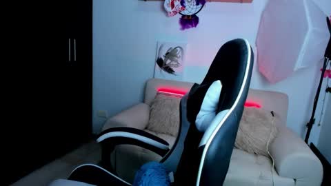 Snapshot of daahanna_ chatting on 11.28.25 Ailyn online show from 11.28.25