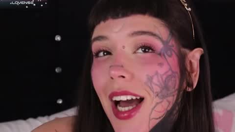 Snapshot of daarlene chatting on 02.08.25 Darlene online show from 02.08.25