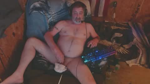 Snapshot of daddy38345 chatting on 12.10.24 daddy38345 online show from 12.10.24