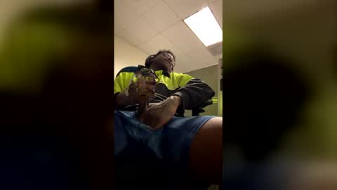 Snapshot of daddyleebbc chatting on 02.12.26 DaddyLeeBBC online show from 02.12.26