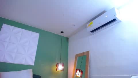 Snapshot of daddys_little_secrett chatting on 01.09.25 Valen online show from 01.09.25