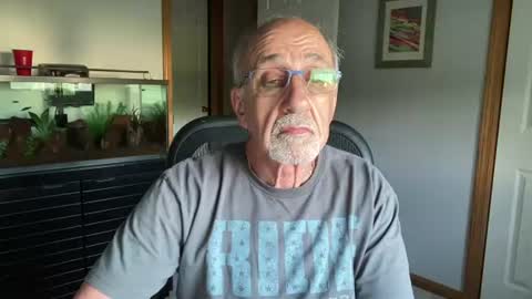 Snapshot of daddyweis chatting on 06.15.26 daddyweis online show from 06.15.26