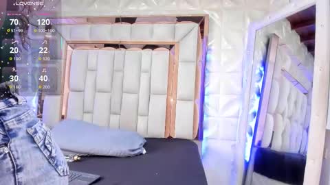 Dafnee online show from 12.19.25