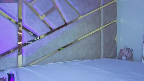 Dahiana  online show from 02.21.26