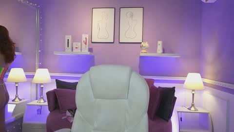 Dahlia Grey online show from 11.08.25