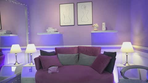 Dahlia Grey online show from 11.11.25