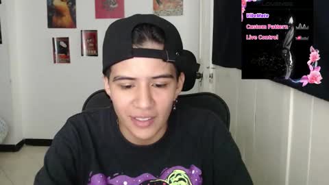 Snapshot of dahliarios chatting on 11.18.25 lorena online show from 11.18.25