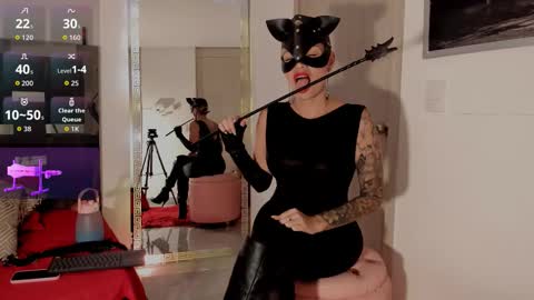 Snapshot of daila_jonnes chatting on 10.31.25 D A I L A online show from 10.31.25