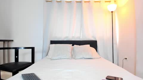 Daila Smith  online show from 02.21.25