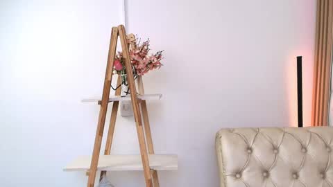 Lauren            online show from 02.28.25