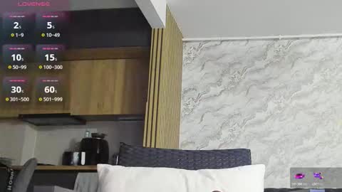 Snapshot of daisy_abby03 chatting on 10.17.25 DaIsy Abby online show from 10.17.25