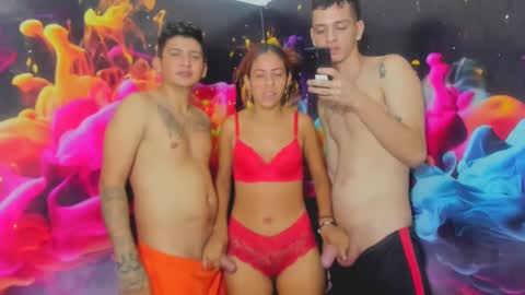 Snapshot of daisyhotgirl69 chatting on 02.15.25 girl- paola online show from 02.15.25