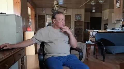 Snapshot of dakit2 chatting on 04.22.26 dakit online show from 04.22.26