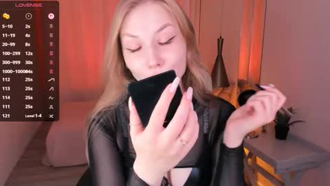 Snapshot of dakotamabs chatting on 10.24.25 Dakota online show from 10.24.25