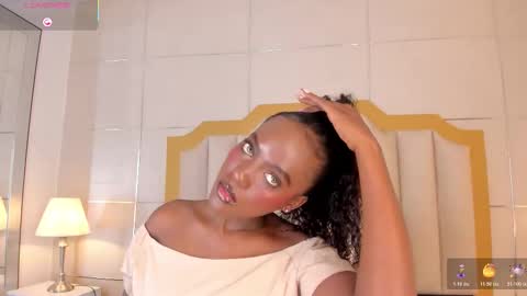 Snapshot of dakotawangi chatting on 11.10.25 online show from 11.10.25