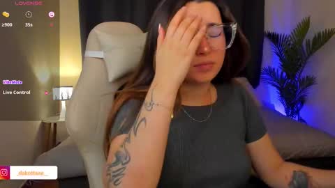 dakottaa__ online show from 12.15.25