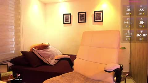 Almendra online show from 12.14.24