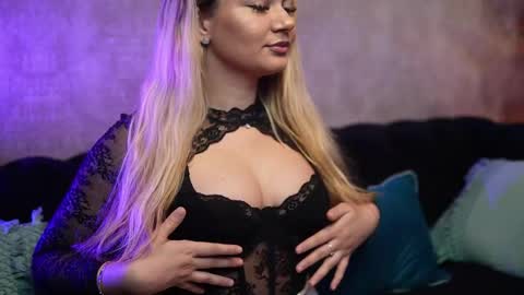 Snapshot of daliamissy chatting on 03.24.26 Dalia online show from 03.24.26