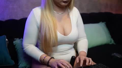 Snapshot of daliamissy chatting on 03.25.26 Dalia online show from 03.25.26