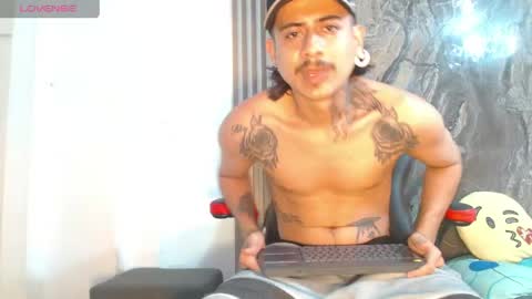 Snapshot of damian_and_camerum chatting on 04.15.26 damian_and_camerum online show from 04.15.26