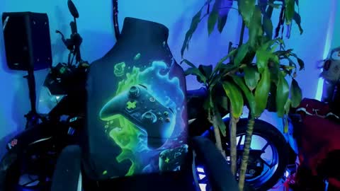 Snapshot of damian_torner chatting on 10.12.25 Damian torner online show from 10.12.25