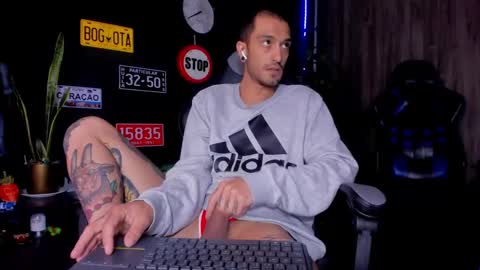 Snapshot of damiancox chatting on 02.25.25 Daamiancox online show from 02.25.25