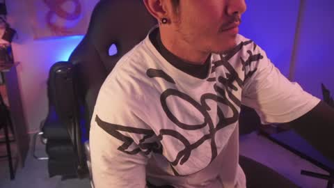 Snapshot of damianow chatting on 01.05.25 insta damn8 -------- online show from 01.05.25