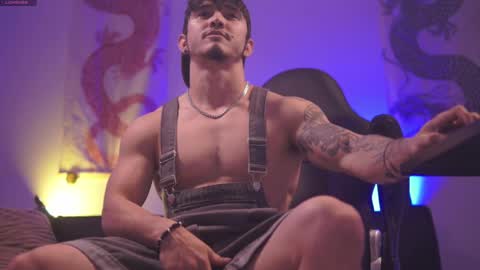 Snapshot of damianow chatting on 03.08.25 insta damn8 -------- online show from 03.08.25