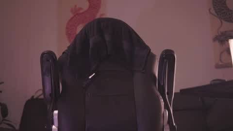 Snapshot of damianow chatting on 03.12.25 insta damn8 -------- online show from 03.12.25