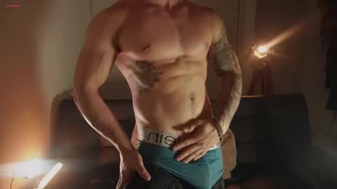 Snapshot of damianow chatting on 09.20.25 insta damn8 -------- online show from 09.20.25