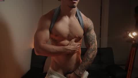 Snapshot of damianow chatting on 09.25.25 insta damn8 -------- online show from 09.25.25