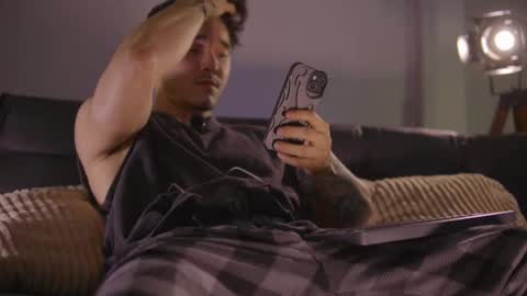 Snapshot of damianow chatting on 10.19.25 insta damn8 -------- online show from 10.19.25