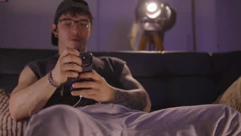 Snapshot of damianow chatting on 10.20.25 insta damn8 -------- online show from 10.20.25