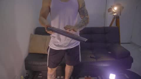 Snapshot of damianow chatting on 10.25.25 insta damn8 -------- online show from 10.25.25