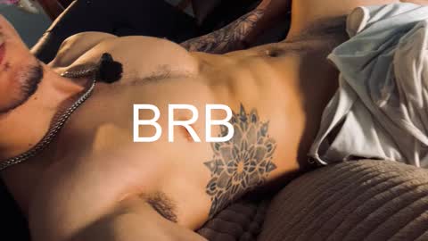 Snapshot of damianow chatting on 10.29.25 insta damn8 -------- online show from 10.29.25