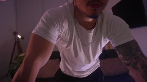 Snapshot of damianow chatting on 11.04.25 insta damn8 -------- online show from 11.04.25