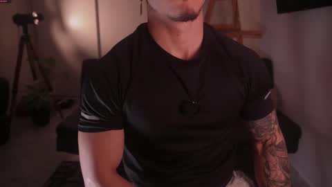 Snapshot of damianow chatting on 11.14.25 insta damn8 -------- online show from 11.14.25