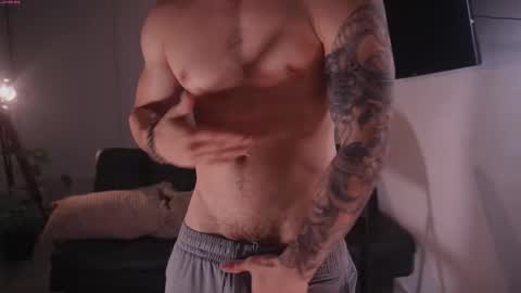 Snapshot of damianow chatting on 11.18.25 insta damn8 -------- online show from 11.18.25