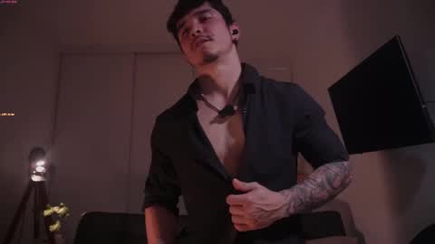 Snapshot of damianow chatting on 11.19.25 insta damn8 -------- online show from 11.19.25