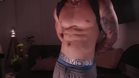 Snapshot of damianow chatting on 11.25.25 insta damn8 -------- online show from 11.25.25