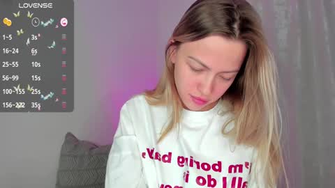 Snapshot of damn_cutie chatting on 02.14.25 Tiana online show from 02.14.25