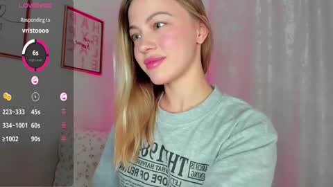 Snapshot of damn_cutie chatting on 03.12.25 Tiana online show from 03.12.25