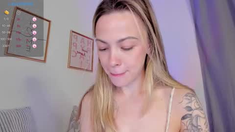 Snapshot of damn_cutie chatting on 10.31.25 Tiana online show from 10.31.25