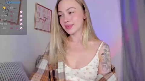 Snapshot of damn_cutie chatting on 11.28.25 Tiana online show from 11.28.25