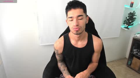 Snapshot of damon_333 chatting on 01.06.25 Damon online show from 01.06.25