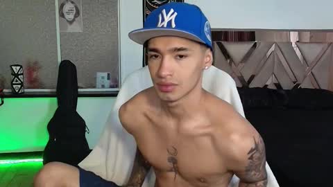 Snapshot of damon_333 chatting on 10.12.25 Damon online show from 10.12.25