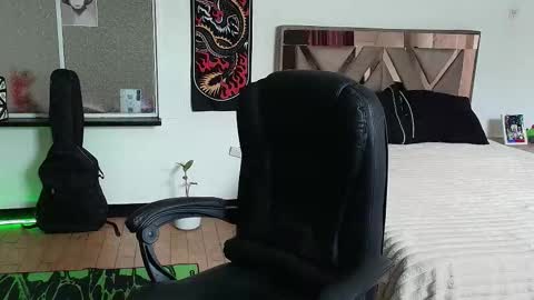 Snapshot of damon_333 chatting on 10.20.25 Damon online show from 10.20.25